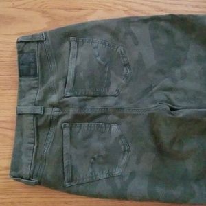 American Eagle Destressed Camo Jegging (Juniors Sz 00)
